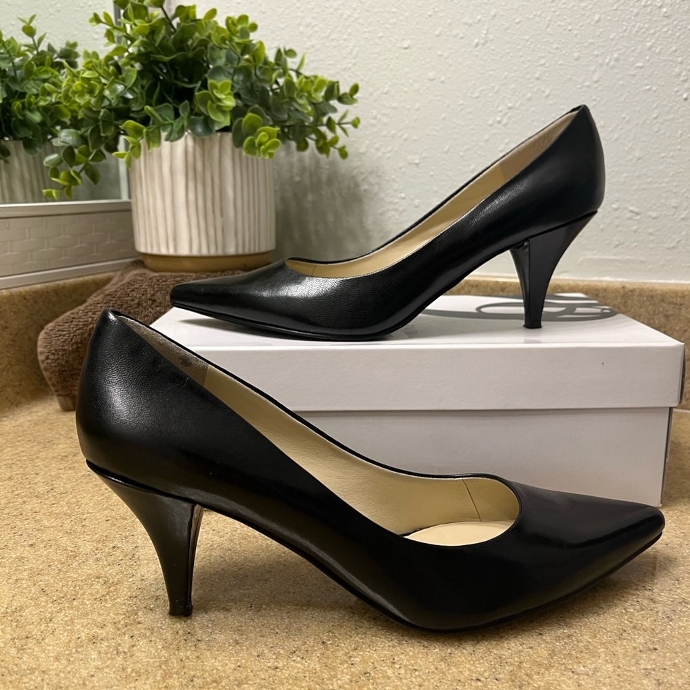 Nine West black pumps 7.5